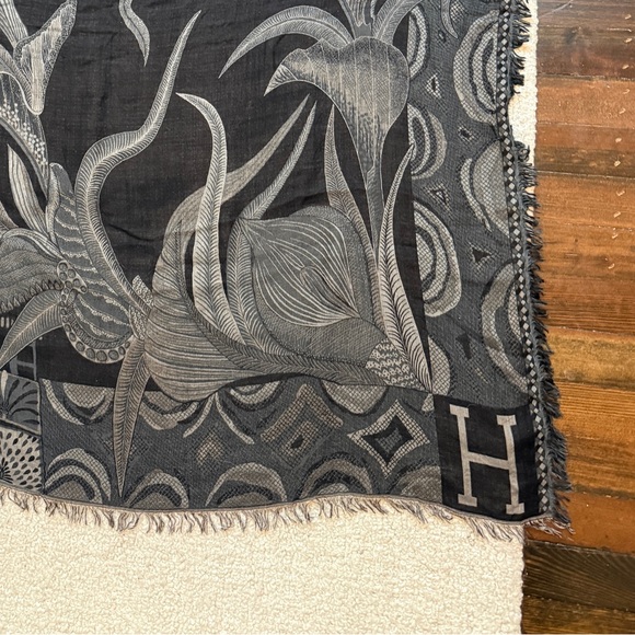 Hermés Silk Blanket Throw - Picture 3 of 6